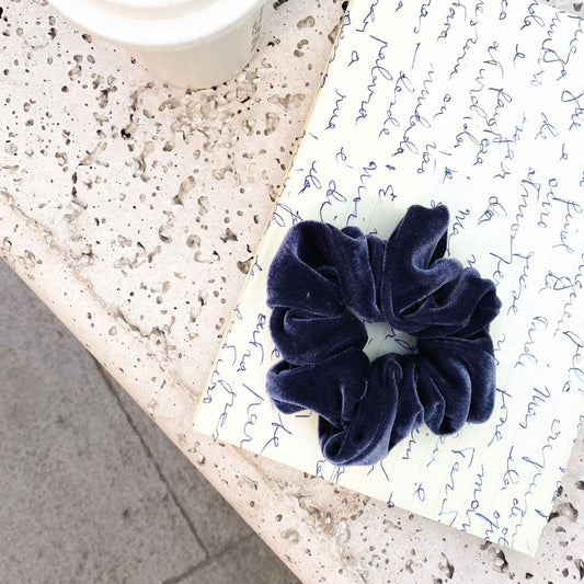 Scrunchie Magnifique azul marinho